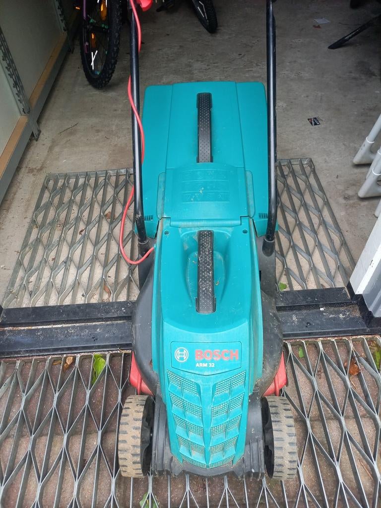 Bosch ARM 32 Elektrische Grasmaaier - 1200W, Ophalen, Cirkelmaaier, Gebruikt, Elektrische grasmaaier