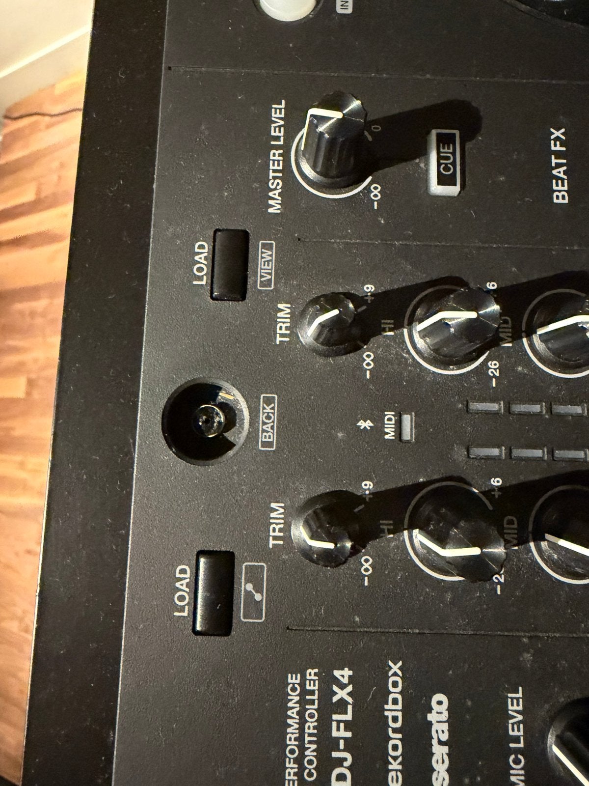 Foto 3 van Pioneer DDJ - FLX4 met 2 x speaker