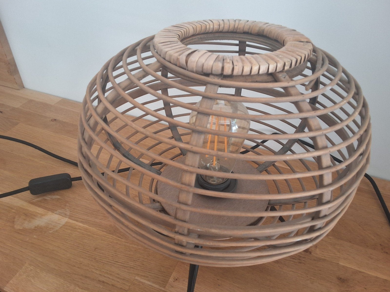 Rotan lamp, Huis en Inrichting, Lampen | Tafellampen, Beige, Overige merken, Met schakelaar, Natuurlijk materiaal