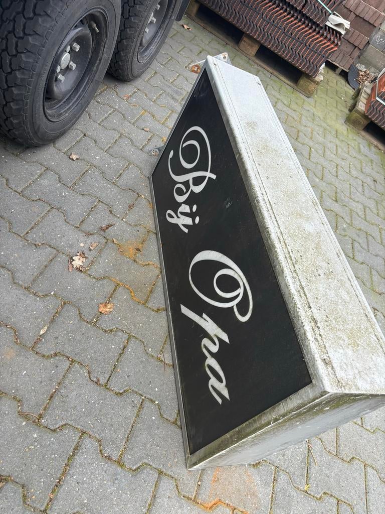 Lichtbak "Bij Opa" gevel reclame, Ophalen