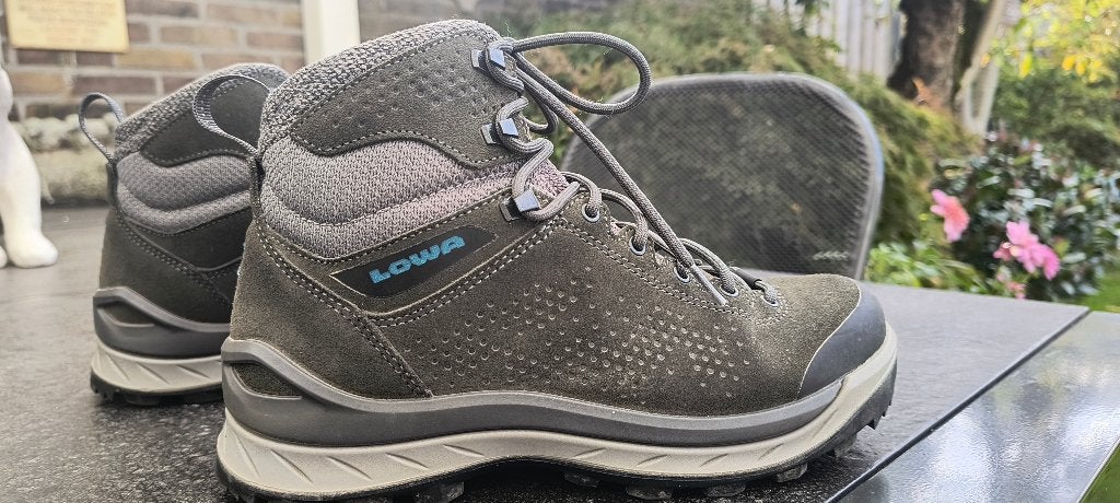 Lowa berg/wandelschoenen, Overige kleuren, Lowa, Zo goed als nieuw, Wandelschoenen