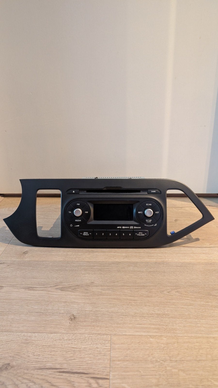 Kia Picanto radio met Bluetooth en frame, model 2014, Auto diversen, Autoradio's, Zo goed als nieuw, Ophalen of Verzenden