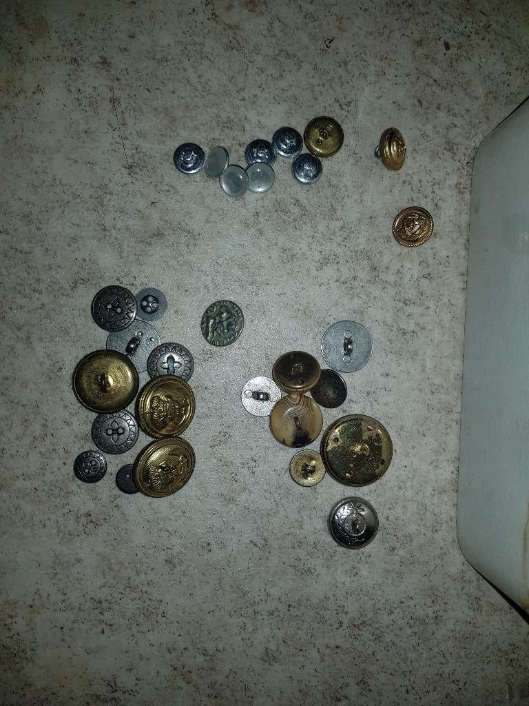 Knopen vintage, Hobby en Vrije tijd, Naaien en Fournituren, Ophalen of Verzenden, Zo goed als nieuw, Knoop of Knopen