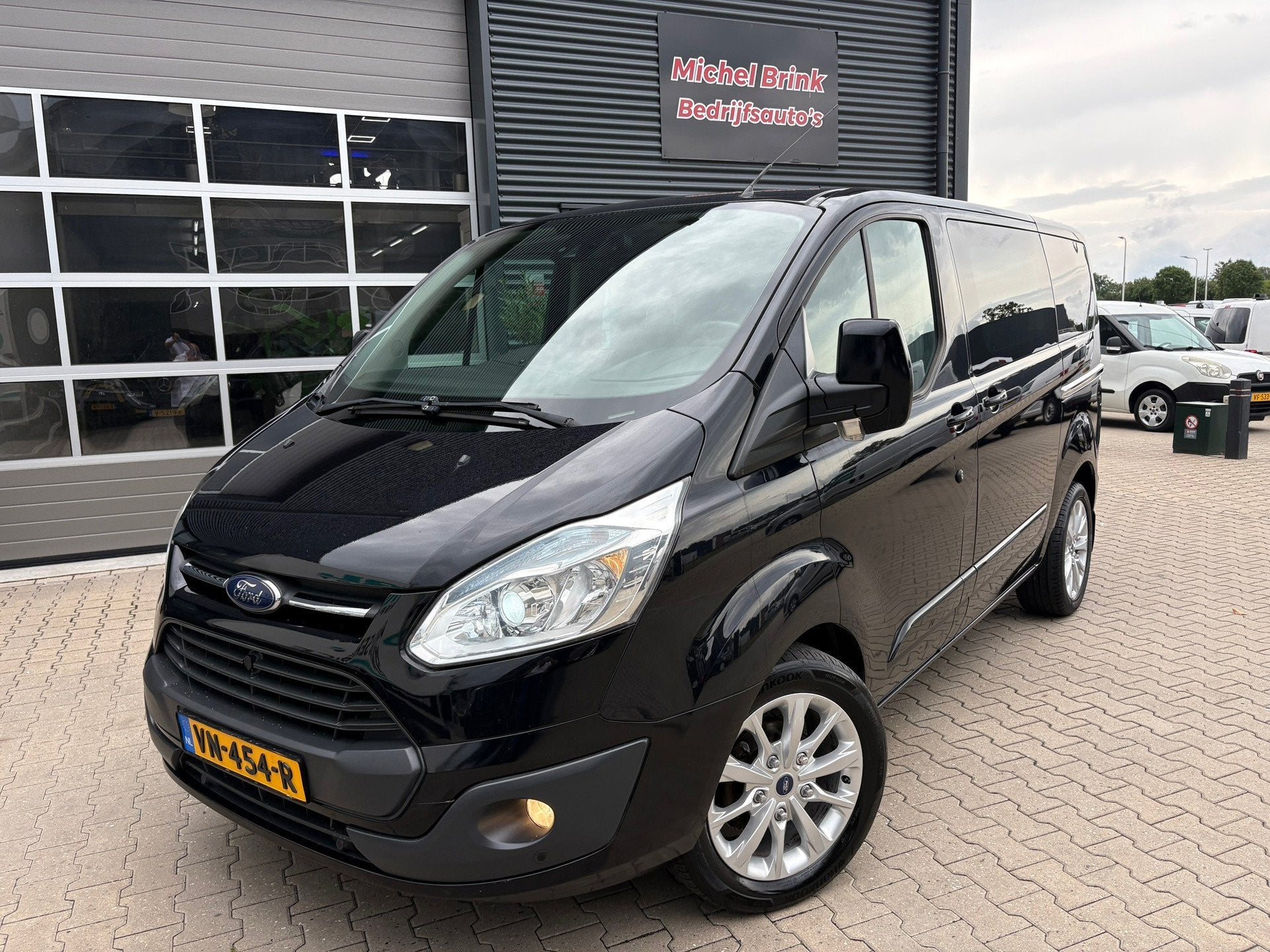 Ford Transit Custom 2.2 TDCI Dubbele Cabine Leer Navigatie, Auto's, Voorwielaandrijving, Gebruikt, Beige, 4 cilinders