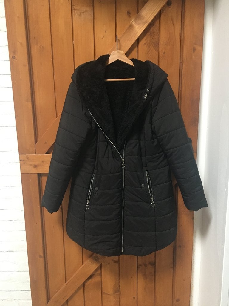 Gewatteerde zwarte jas L / XL, Ophalen of Verzenden, Zo goed als nieuw, Maat 42/44 (L), Zwart