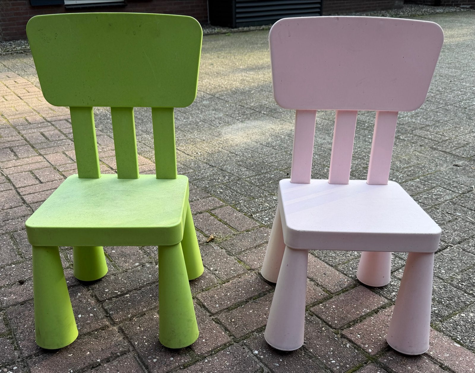 2 IKEA kinderstoeltjes - groen en roze, Ophalen, Gebruikt, Overige typen