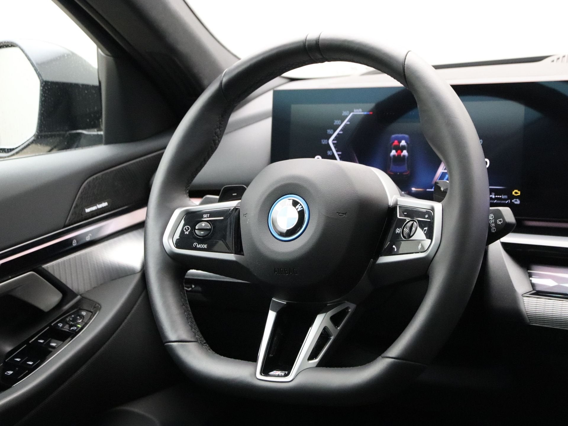 BMW 5 Serie 550e xDrive Touring (bj 2025, automaat), Auto's, Automaat, Dealer onderhouden, Gebruikt, 510 pk
