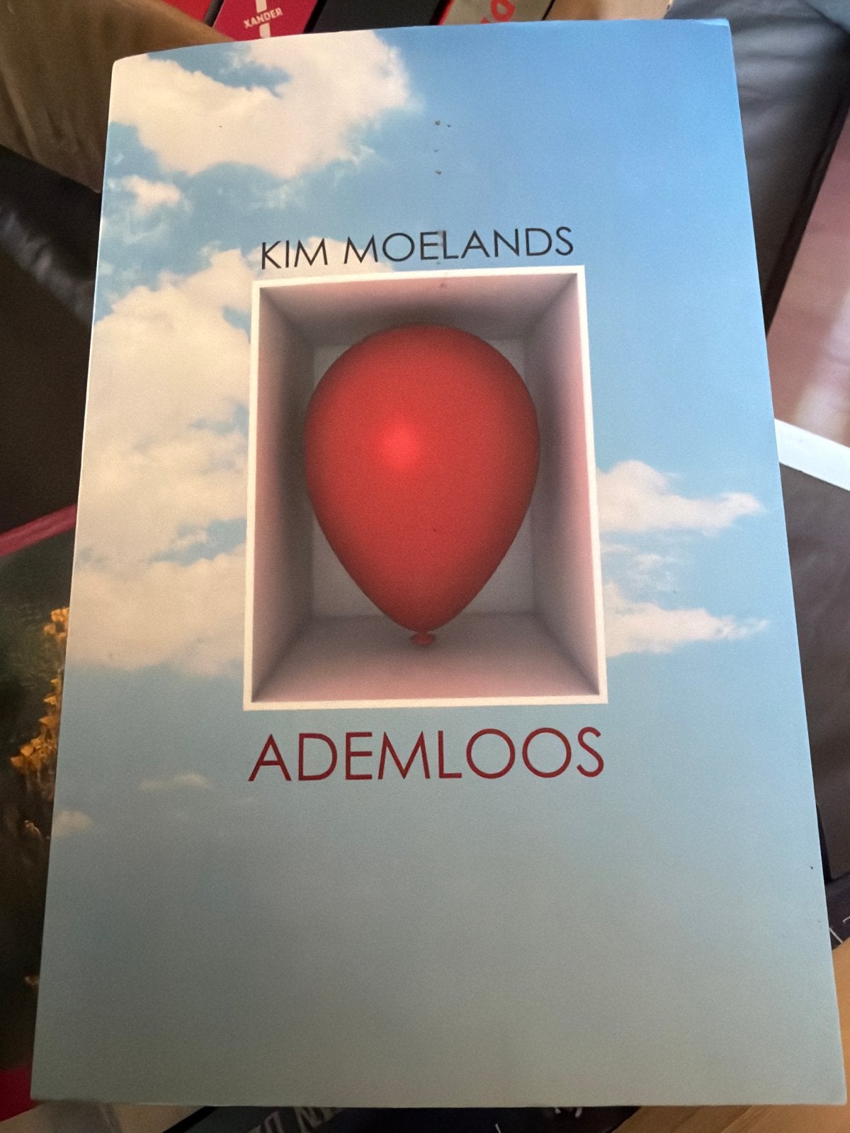 D4.   Kim Moelands - Ademloos, Ophalen of Verzenden, Zo goed als nieuw, Kim Moelands