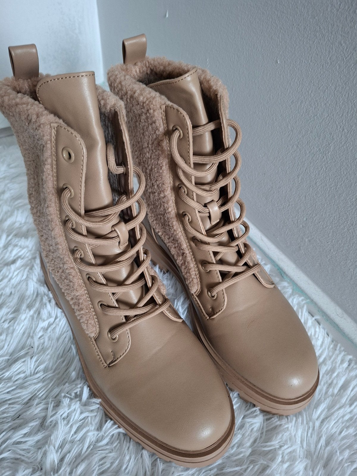 Beige  nieuwe veterlaarzen met teddy voering - Maat 39, Ophalen of Verzenden