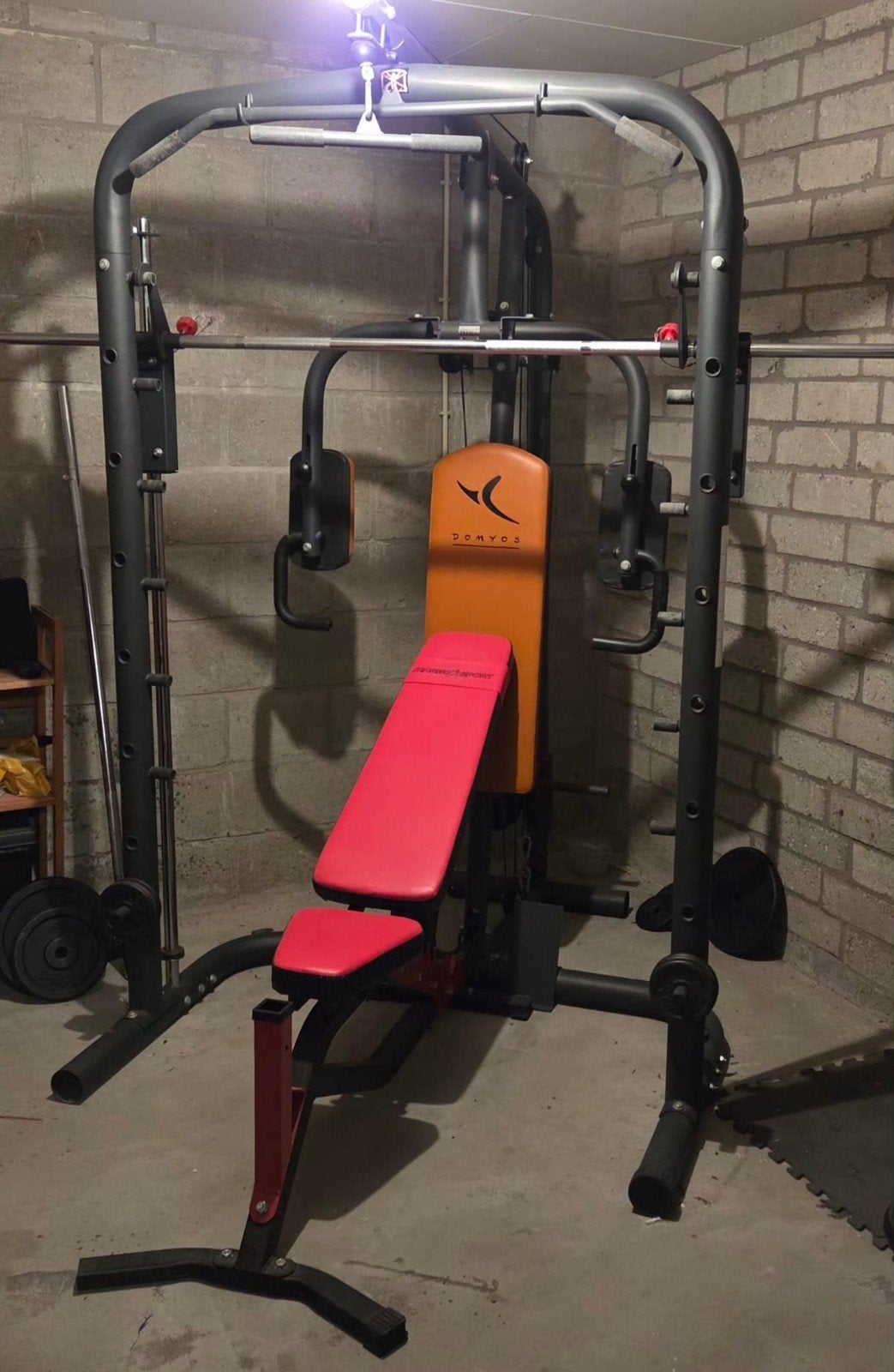 Domyos Krachtstation met bankje en gewichten, Sport en Fitness, Fitnessapparatuur, Ophalen, Gebruikt, Krachtstation