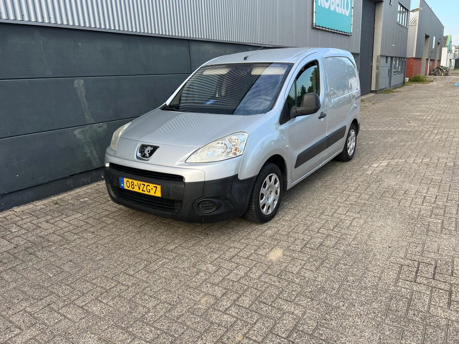 Peugeot Partner 120 1.6 HDI L1 3-zits Airco, Voorwielaandrijving, Stof, Zwart, 4 cilinders
