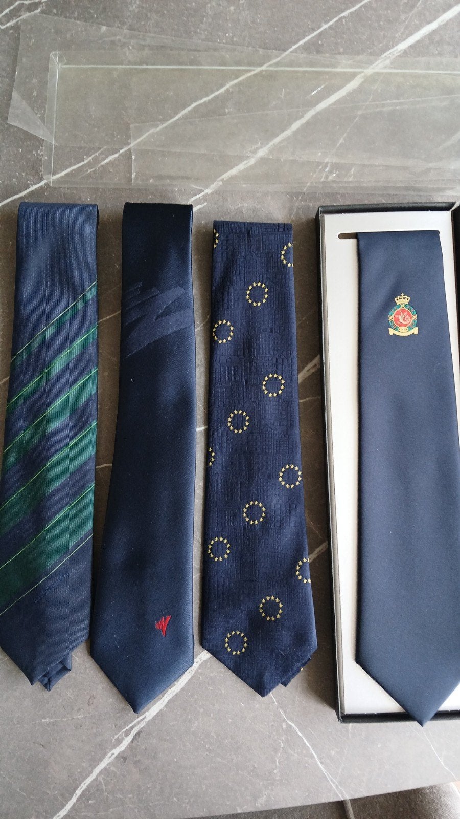 4 stropdassen in folie - ABNAMRO, EZ, EU, Defensie, Ophalen of Verzenden, Nieuw, Blauw, Met patroon