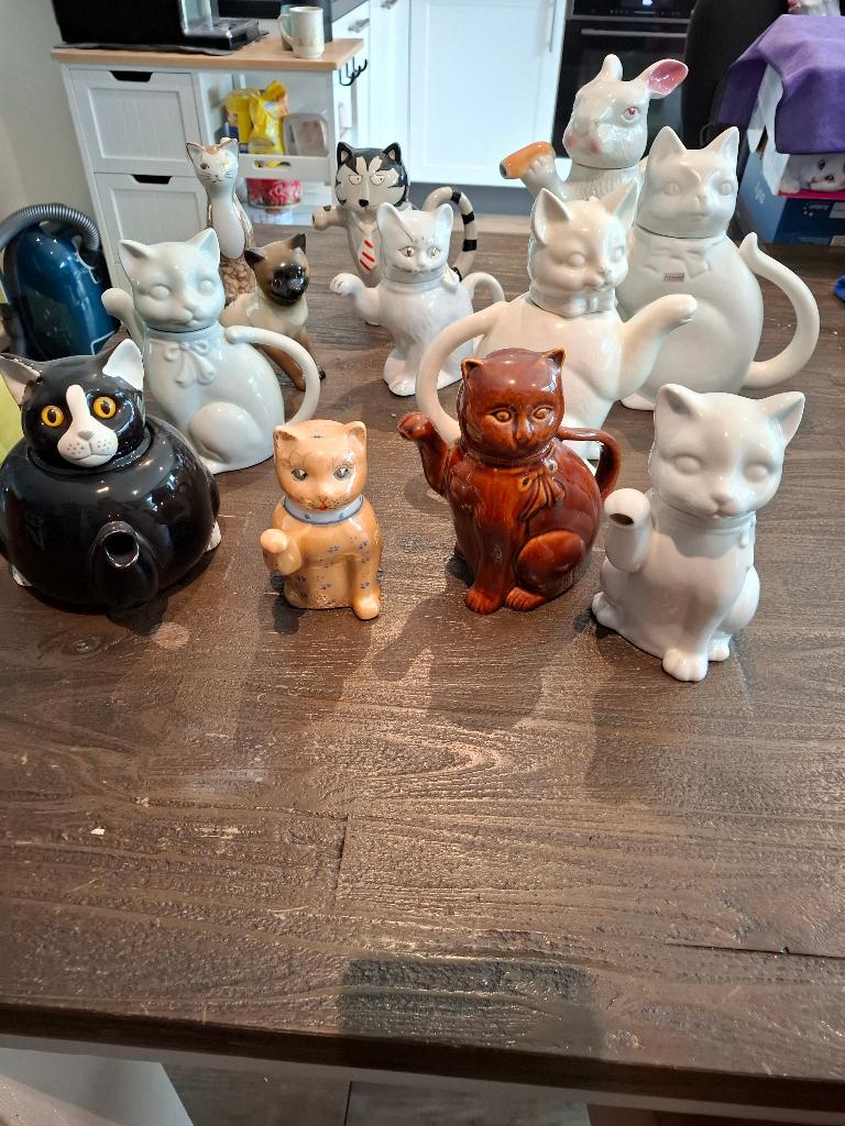Katten / poezen theepotten porselein, Ophalen of Verzenden, Gebruikt, Dier