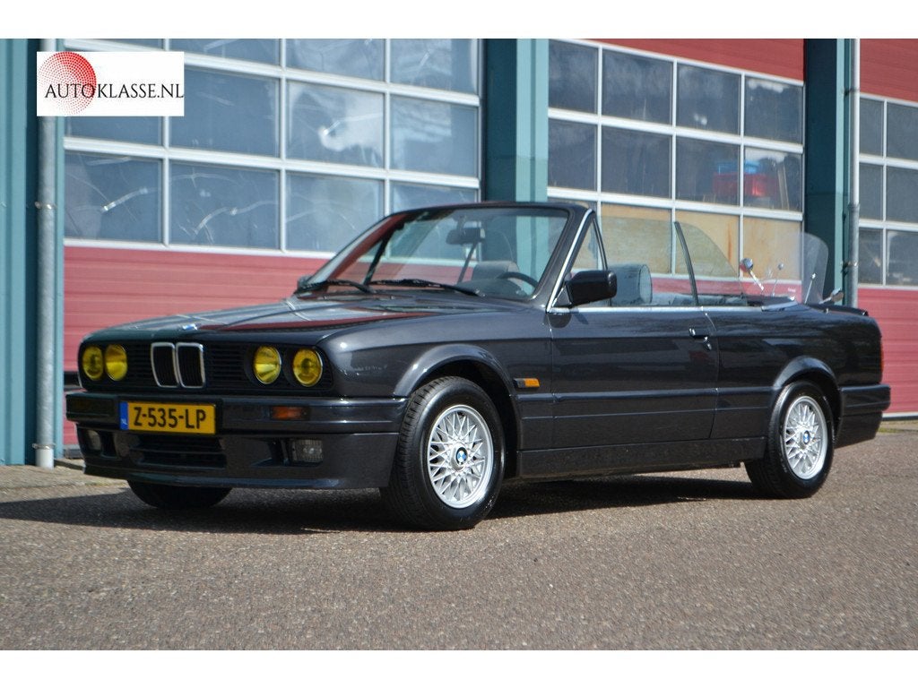 BMW 3 Serie Cabrio 325i AUTOMAAT (bj 1988), Auto's, Oldtimers, Automaat, 2494 cc, Cabriolet, Bedrijf