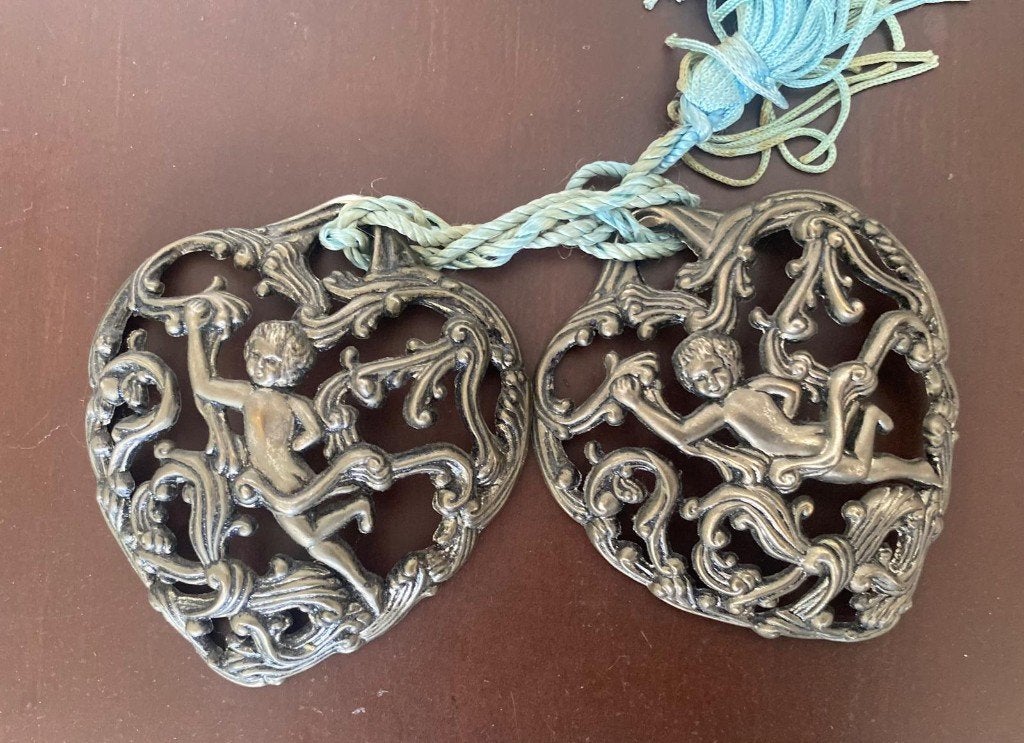 mantelspeld hartvormig Art Nouveau stijl cherubijnen, Antiek en Kunst, Ophalen of Verzenden, Brons