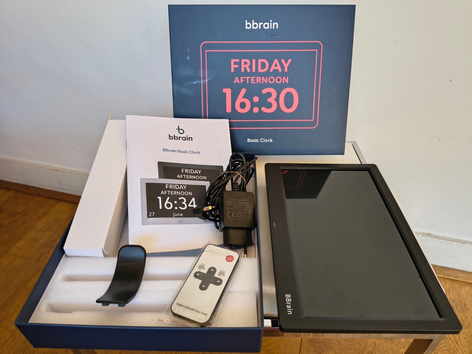 BBrain Basic Analoog Kalenderklok met 21 herinneringen, Analoog, Ophalen of Verzenden, Zo goed als nieuw, Tafelklok