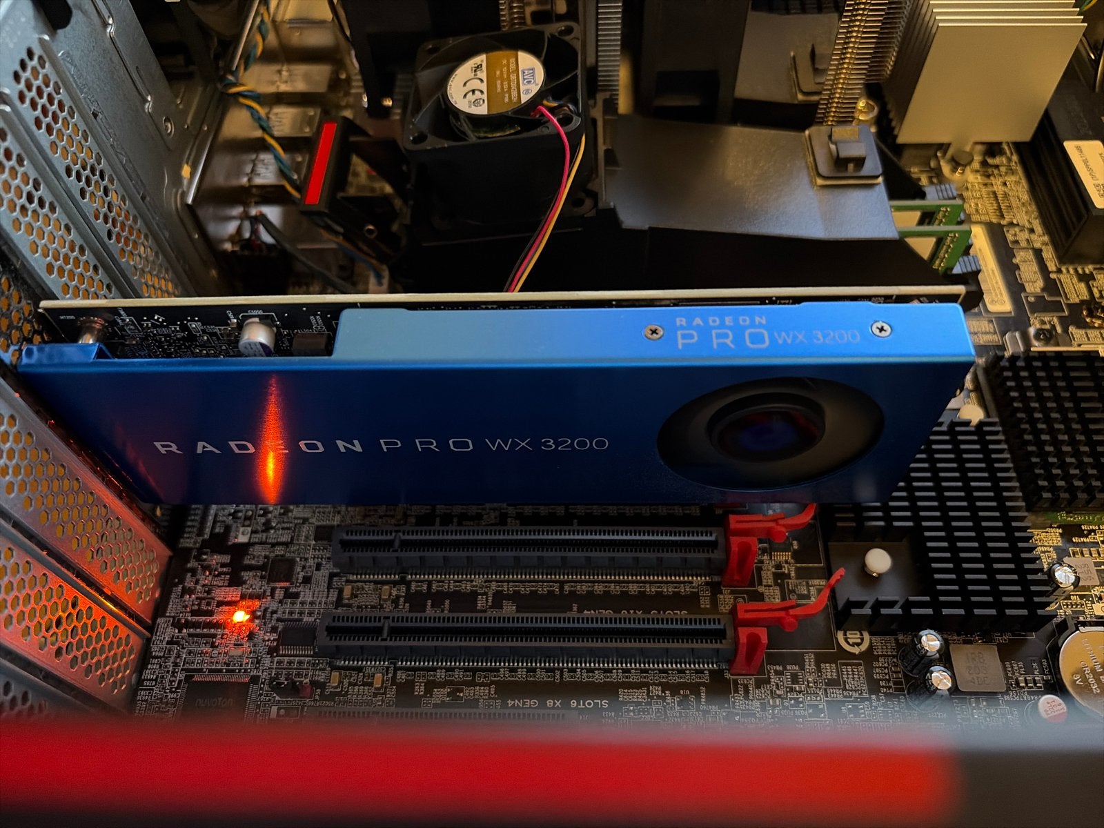 AMD Radeon Pro WX 3200 Grafische Kaart 4GB, Computers en Software, Ophalen, PCI-Express 3, Gebruikt, AMD