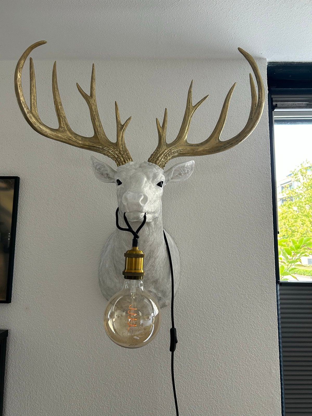 Te koop Hertenkop lamp, wit, goudkleurig gewei, Ophalen, Gebruikt