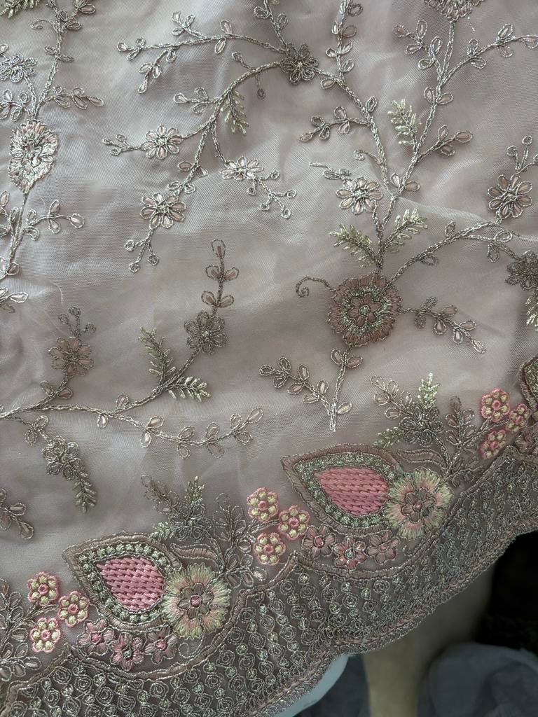 Pastel Rosé sari met Geborduurde Paletjes, Kleding | Dames, Gelegenheidskleding, Overige typen, Ophalen of Verzenden, Zo goed als nieuw