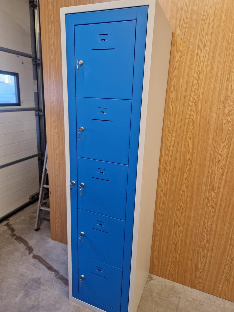Locker met 5 kluisjes en centrale deur (nieuw), Huis en Inrichting, Kasten | Lockerkasten, Ophalen, Nieuw, Modern