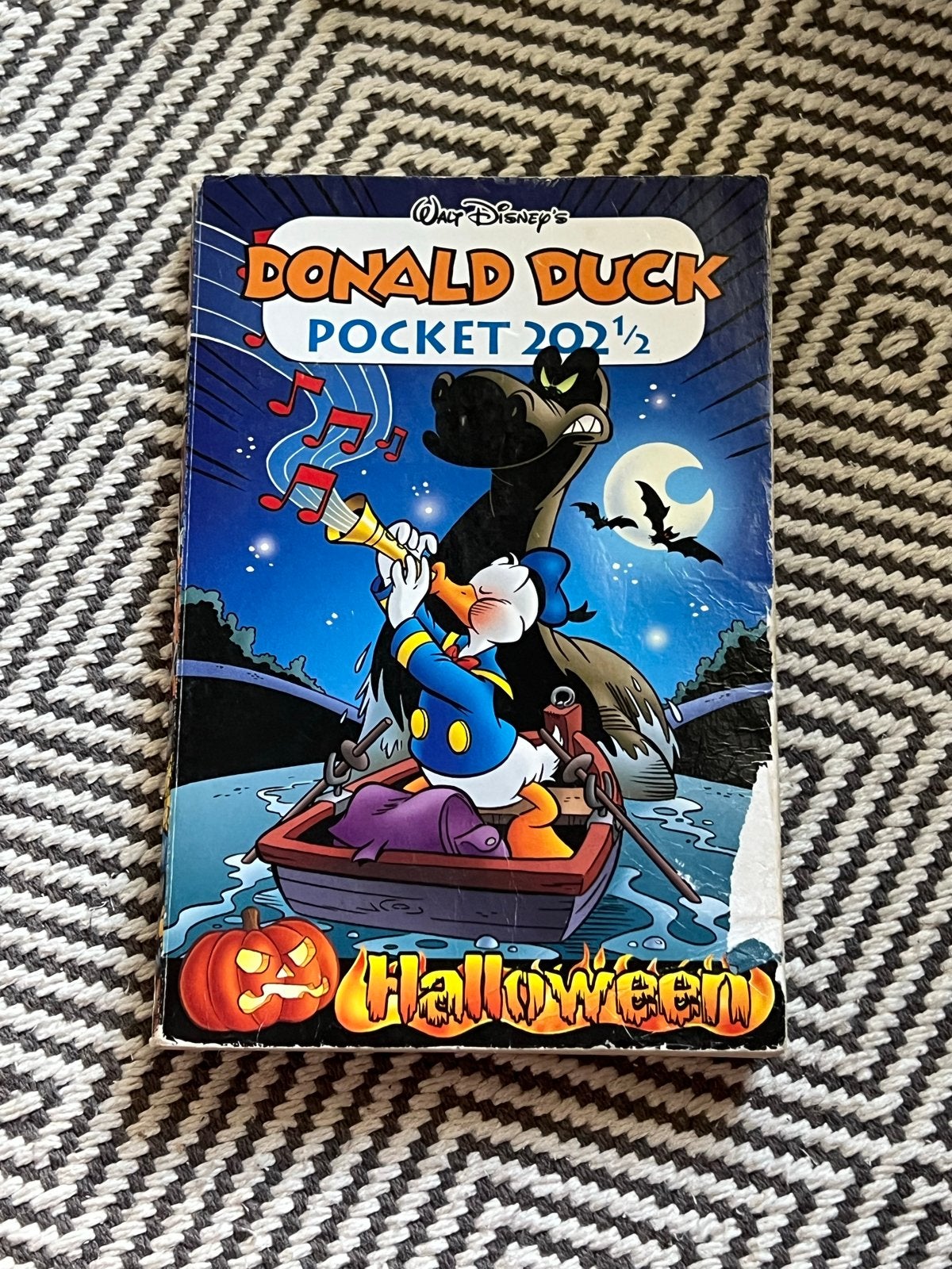 Donald Duck Pocket 2021½ Halloween, Eén stripboek, Ophalen of Verzenden, Gelezen