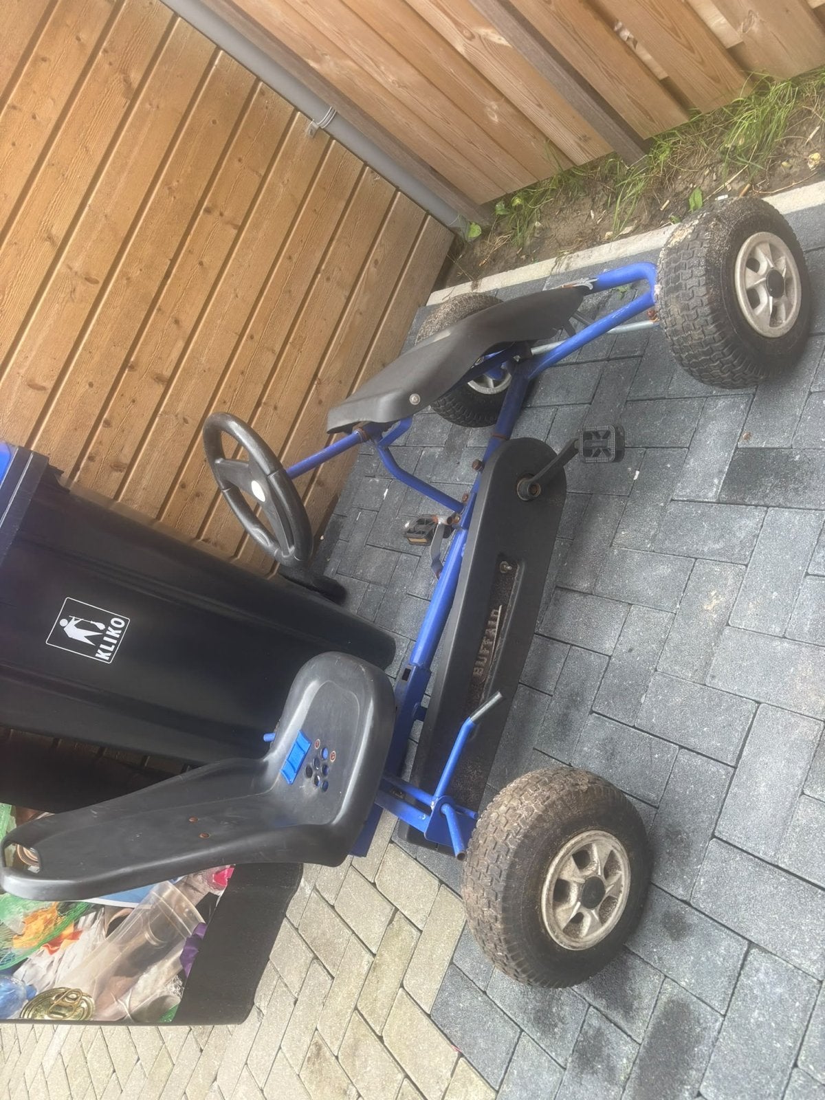 Kinderfiets en skelters en nog 2 steppen, Ophalen, Gebruikt, Trapvoertuig