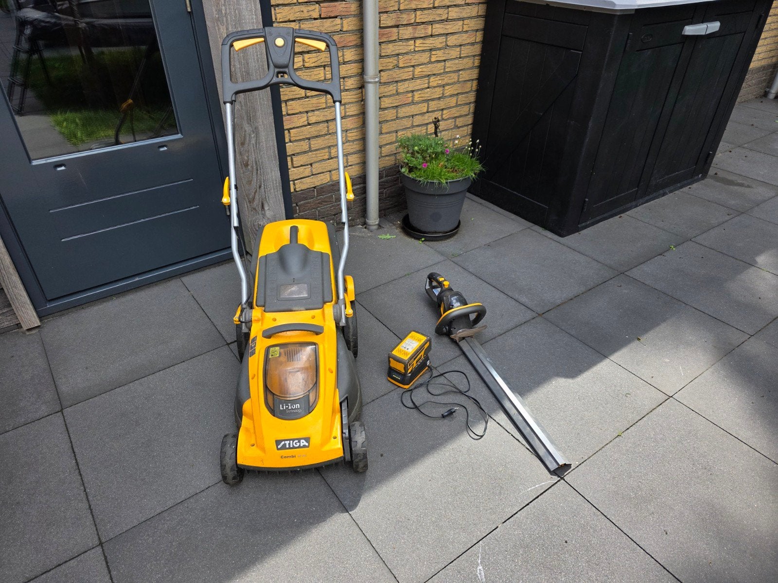 Stiga combi AE 40 grasmaaier & SHT 48 AE heggenschaar, Tuin en Terras, Grasmaaiers, Ophalen, Gebruikt, Accu-grasmaaier, Stiga