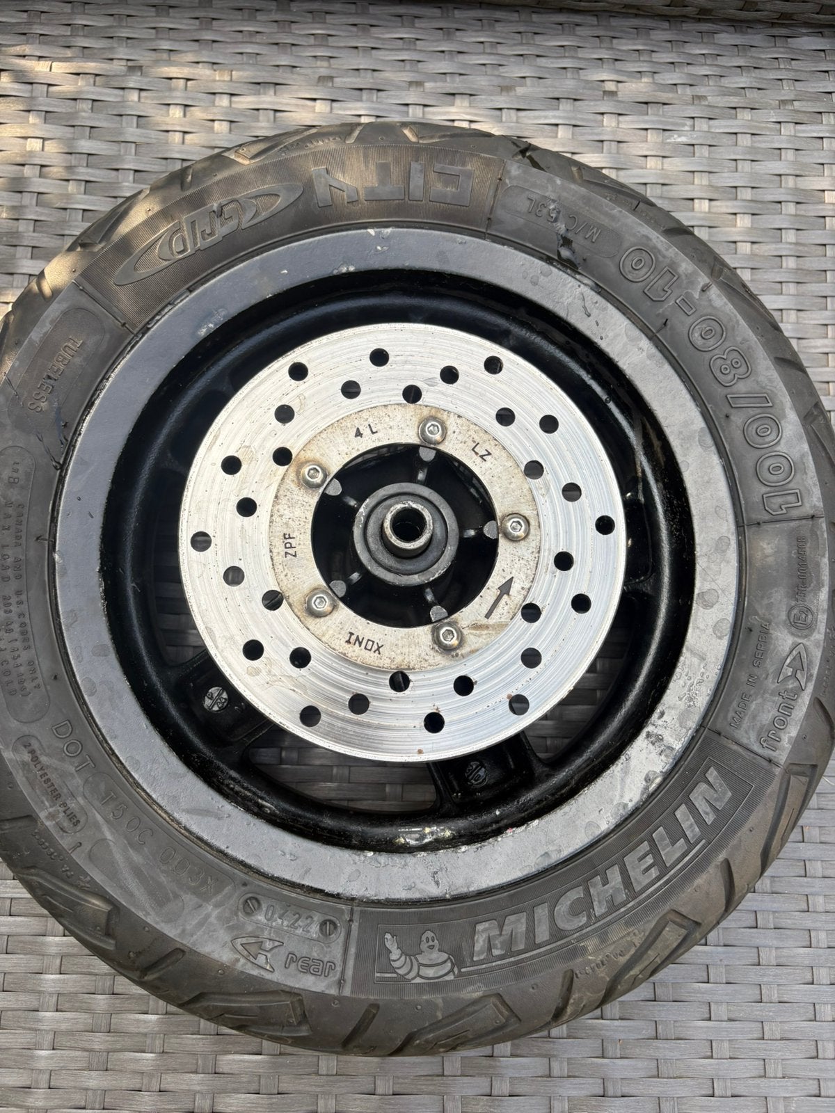 Piaggio zip wiel met Michelin band en remschijf, Fietsen en Brommers, Brommeronderdelen | Scooters, Ophalen of Verzenden, Zo goed als nieuw
