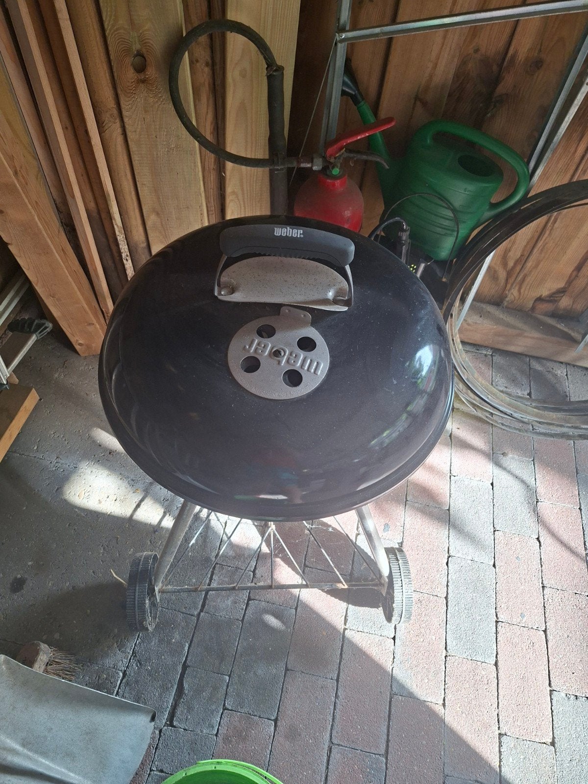 mooie kleine barbecue te koop op wieltjes, Ophalen of Verzenden, Zo goed als nieuw, Weber