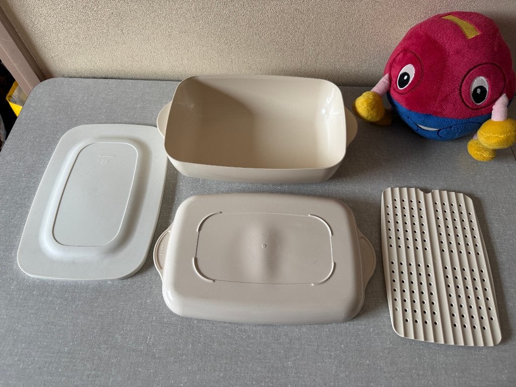 TUPPERWAVE magnetron schaal met rooster en deksel TUPPERWARE, Huis en Inrichting, Keuken | Tupperware, Gebruikt, Schaal, Wit, Ophalen of Verzenden