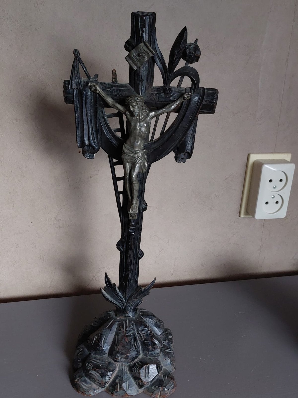 Antiek houten kruisbeeld met Christusfiguur, Ophalen of Verzenden