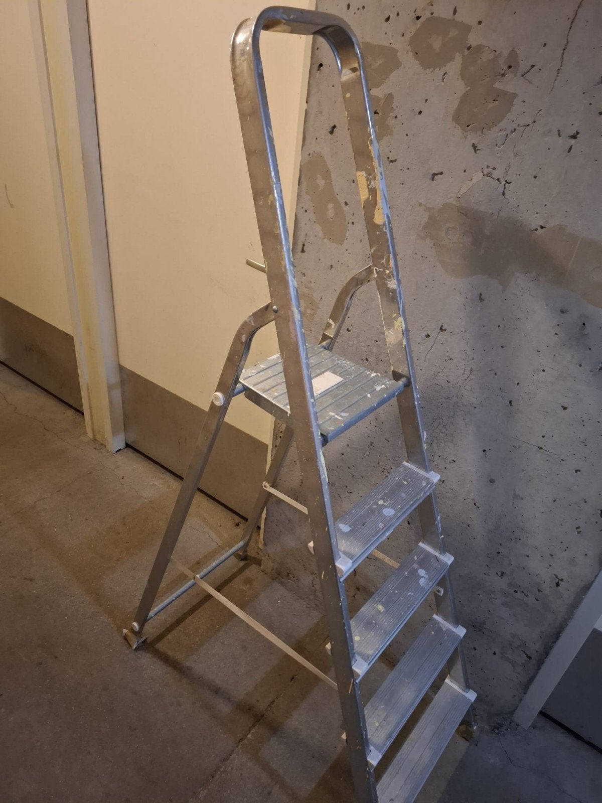 Huishoudtrap, Doe-het-zelf en Verbouw, Ladders en Trappen, Ophalen, Gebruikt, Trap, Opvouwbaar of Inschuifbaar