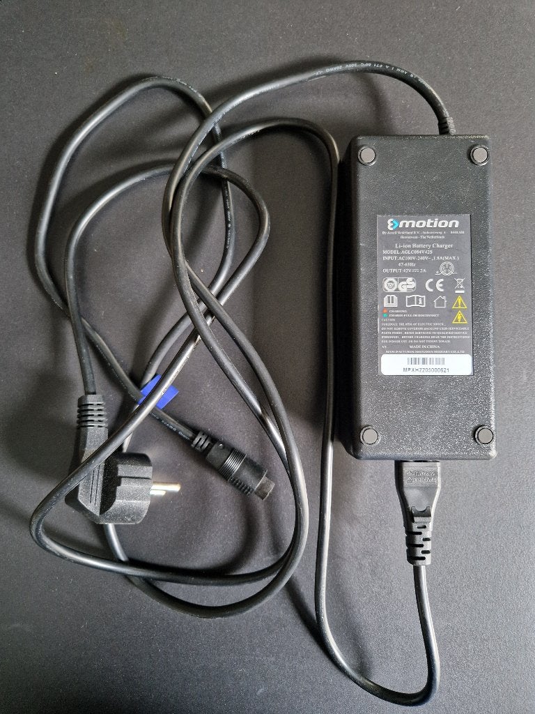 E-motion AGLC084V42S Li-ion Acculader 42V 2A, Ophalen of Verzenden, Gebruikt