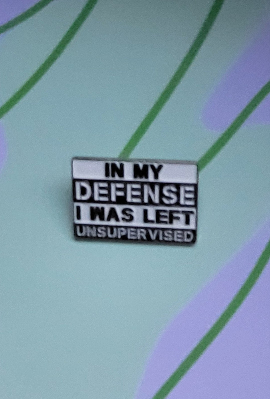 Grappige Broche 'In My Defense I Was Left Unsupervised', Overige materialen, Zwart, Minder dan 4 cm, Nieuw