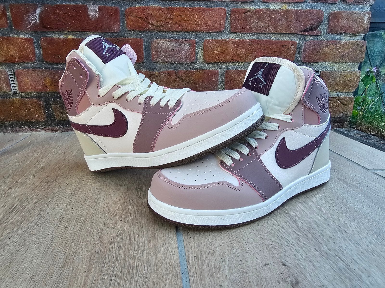 Air Jordans maat 40, Verzenden, Nieuw, Sneakers of Gympen, Roze