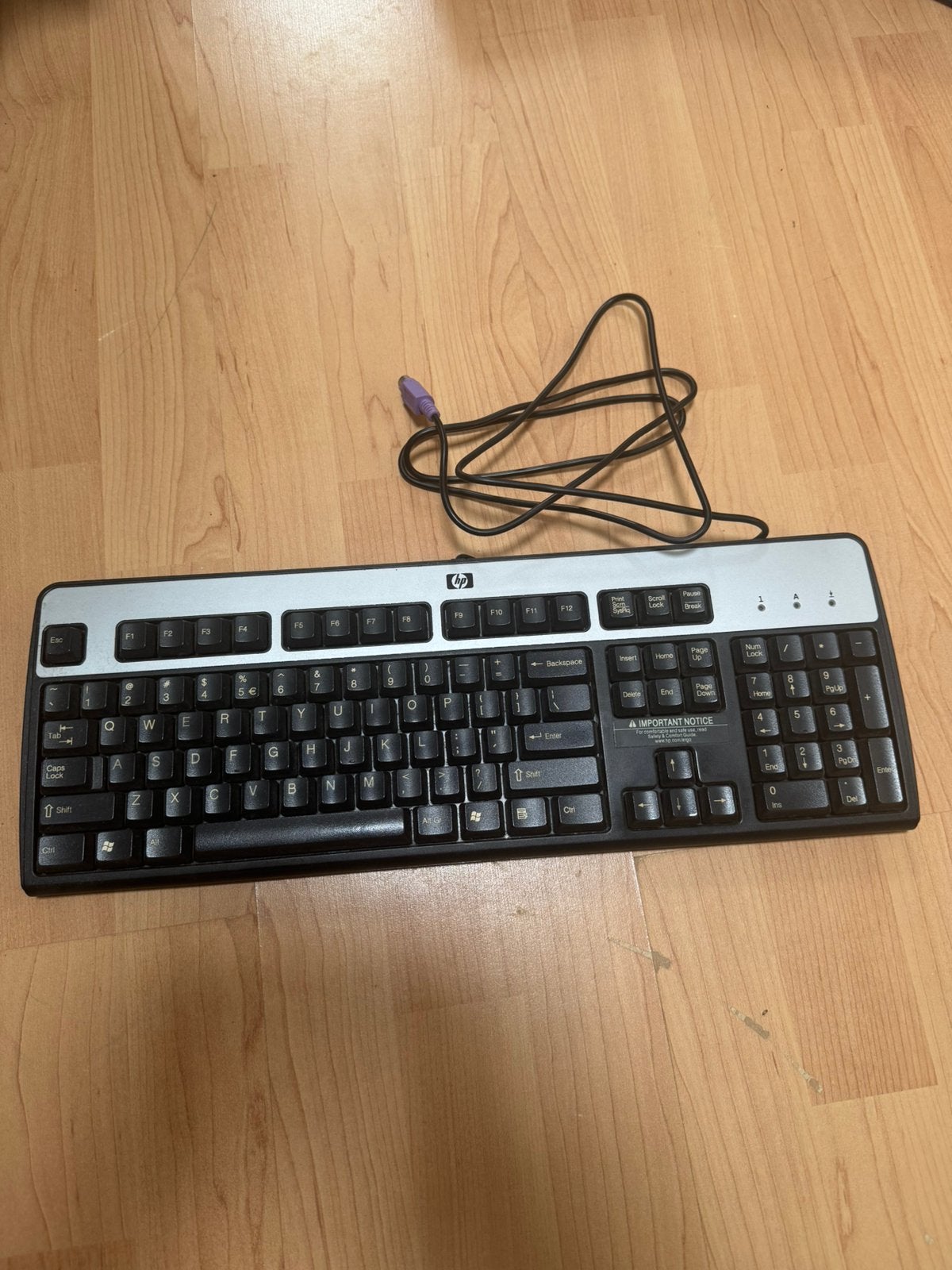HP SK-2880 Bedraad Toetsenbord - QWERTY, Computers en Software, Toetsenborden, Ophalen of Verzenden, Qwerty, Zo goed als nieuw