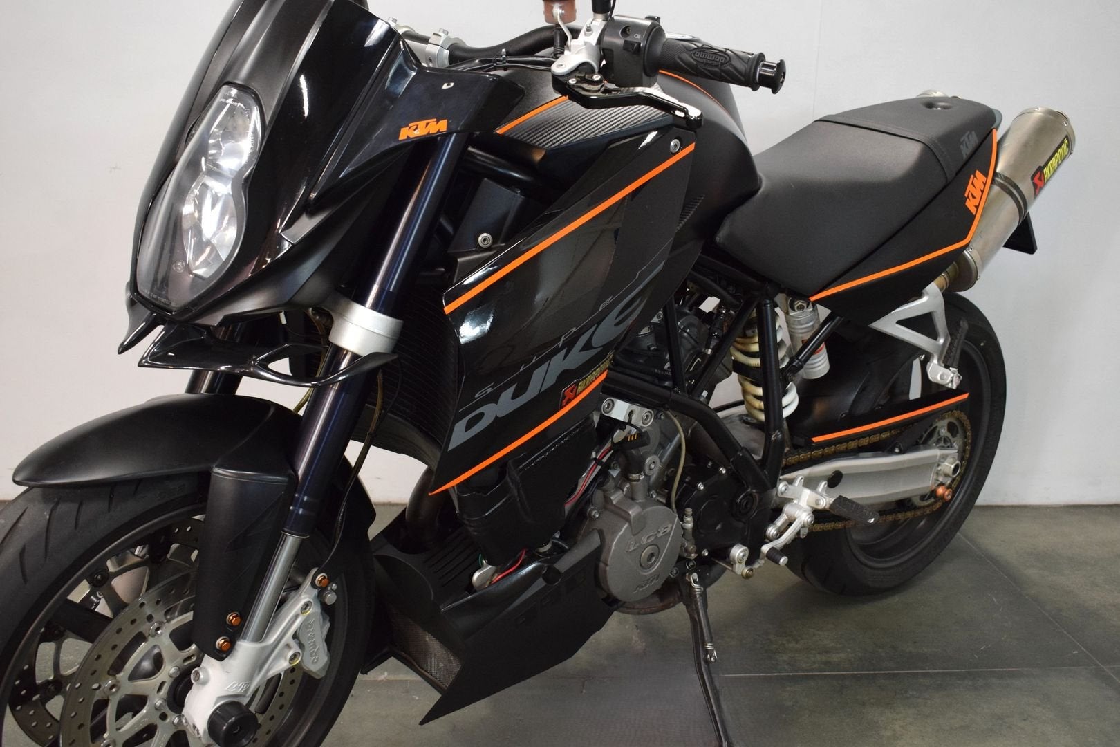 KTM 990 SUPER DUKE AKRAPOVIC (bj 2006), Motoren, Motoren | KTM, 2 cilinders, KTM, Motorrijbewijs A, Bedrijf