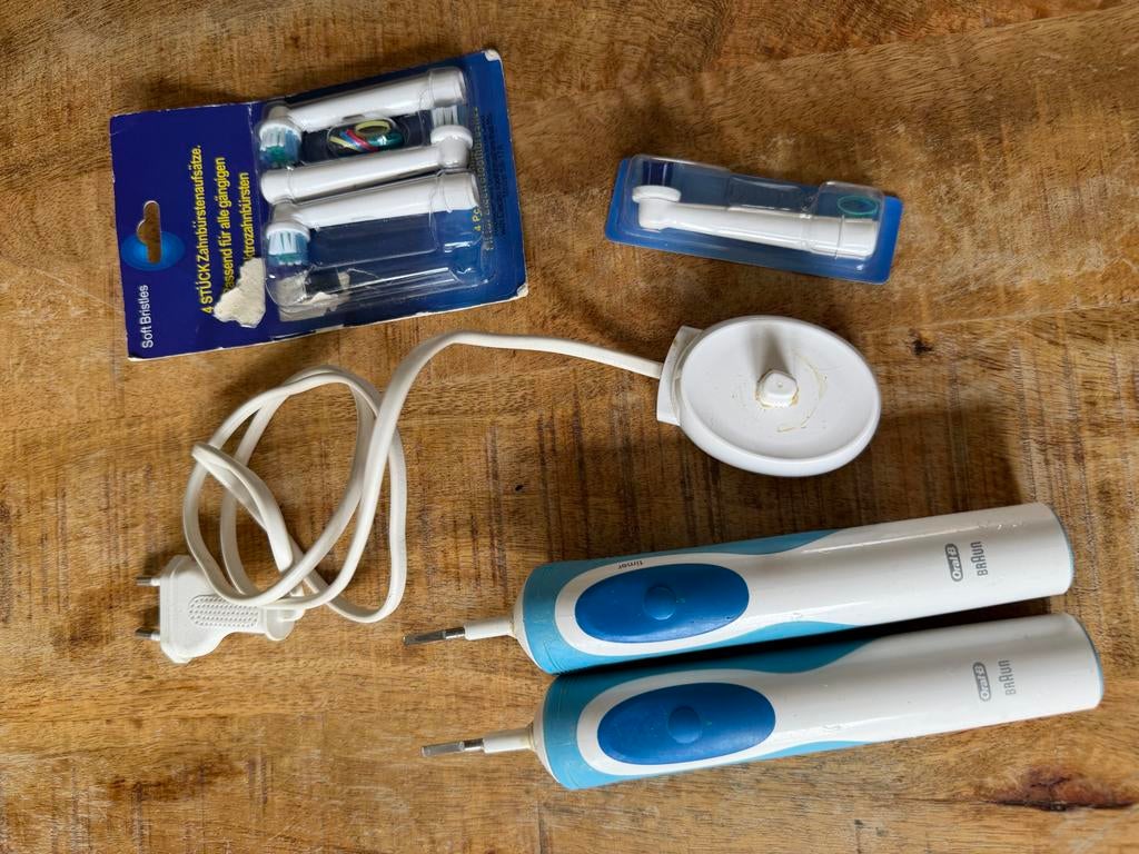 Oral B Braun elektrische tandenborstels met oplader, Ophalen of Verzenden, Gebruikt