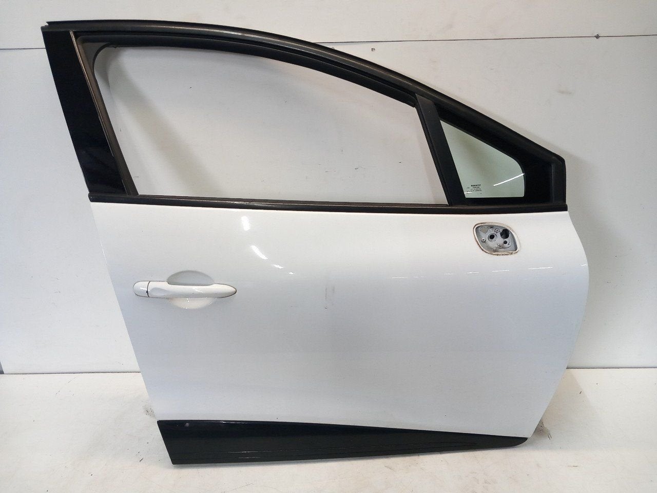 Portier rechts voor Renault Clio, Onderdelen@venauto.nl, Van der Ven Autorecycling B.V., Gebruikt, Ettenseweg 76, 4706 PB Roosendaal, The Netherlands