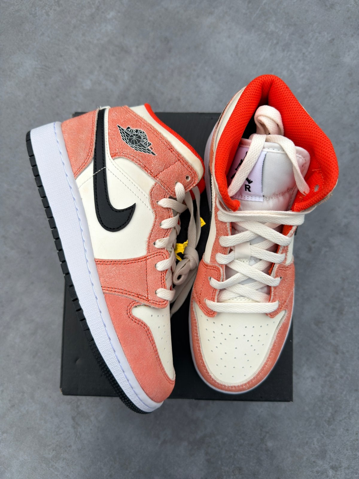 Nike Air Jordan 1 Mid Orange Suede - Maat 37.5, Kleding | Dames, Schoenen, --, Nieuw, Oranje, Ophalen of Verzenden