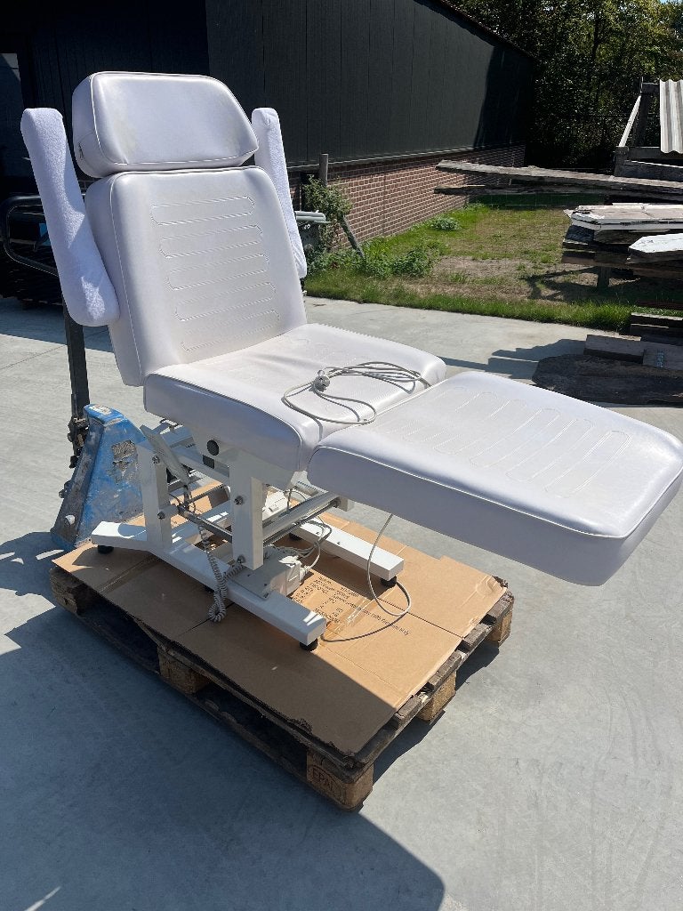Behandelstoel schoonheidsspecialiste/ pedicure, Ophalen, Gebruikt, Massagetafel