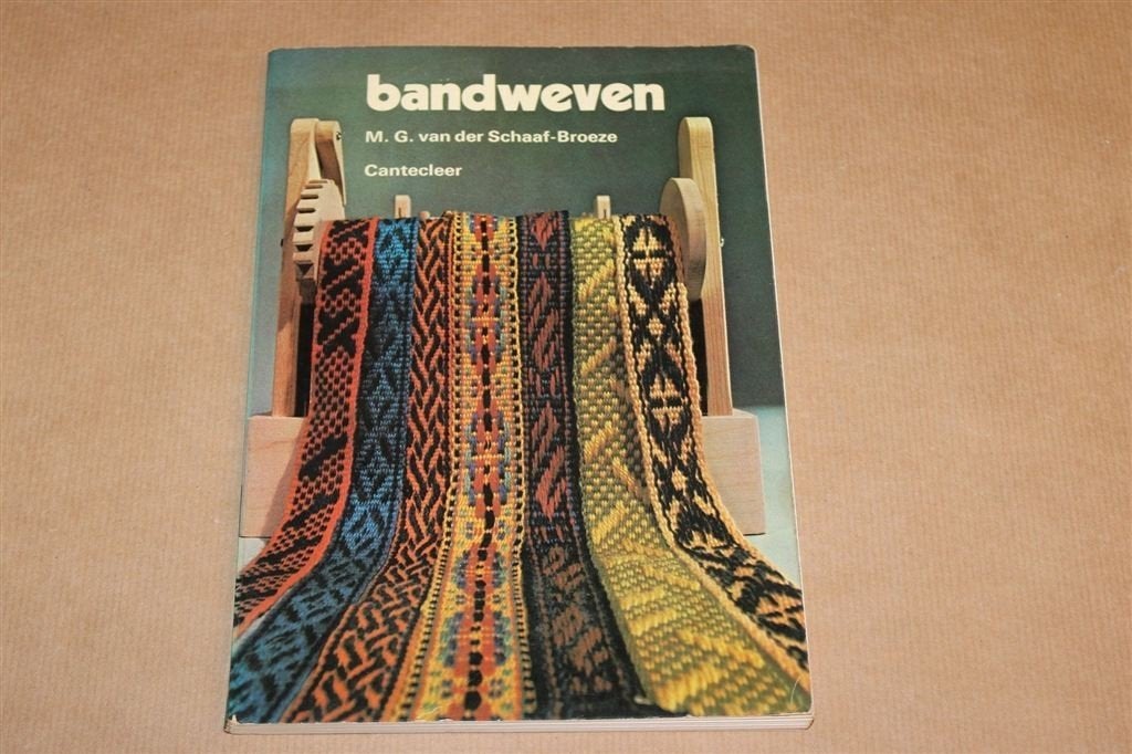 Bandweven — Technieken, Patronen en Weeftoestel, Boeken, Ophalen of Verzenden, Gelezen, Borduren en Naaien