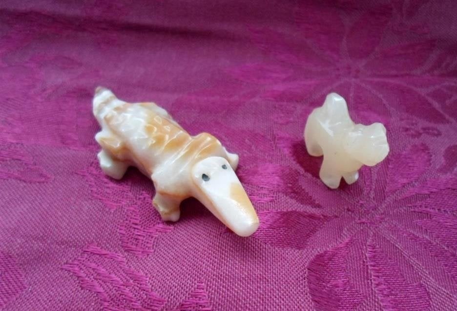 2 Onyx beeldjes. Krokodil en hondje. 3 € p.s. 2 voor5 €, Verzamelen, Ophalen of Verzenden, Zo goed als nieuw, Dier