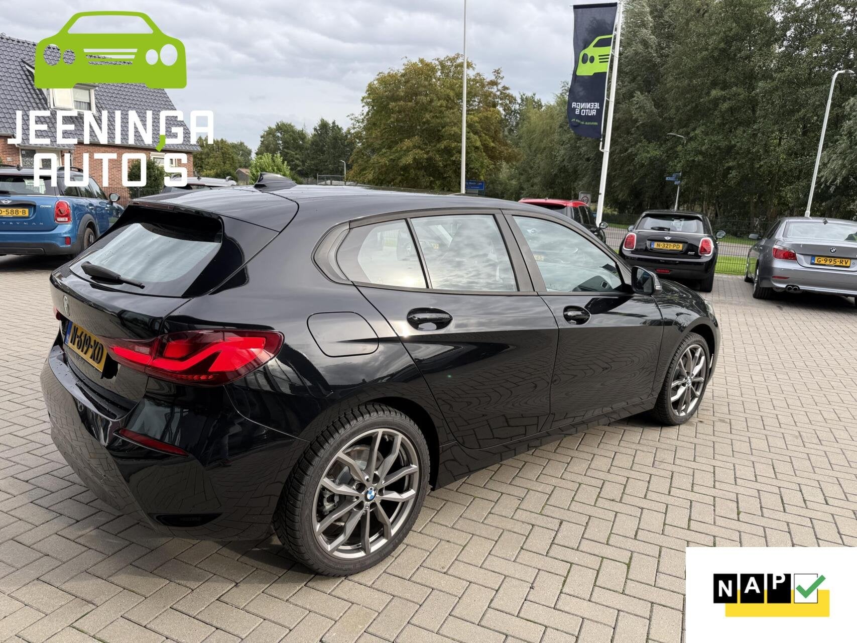 BMW 1-serie 118i Business Edition|AfnTrekhaak|DAB|Clima|Navi, Auto's, Zwart, Origineel Nederlands, Bedrijf, 3 cilinders