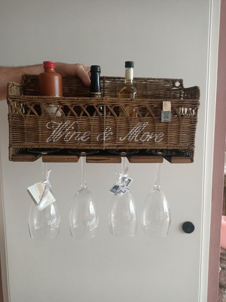 Nette Rattan Riviera Maison Wijnrek met Glashouders, Overige materialen, Gebruikt, Ophalen of Verzenden, Minder dan 5 flessen