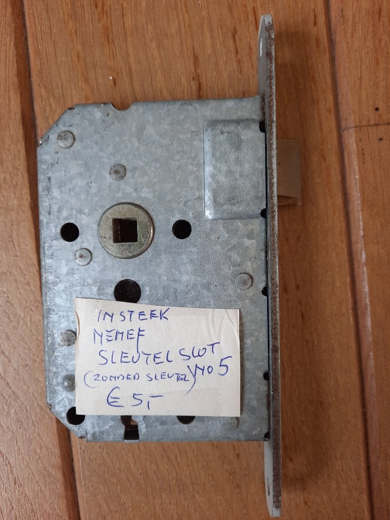 NEMEF Insteek sleutelslot, Ophalen, Slot