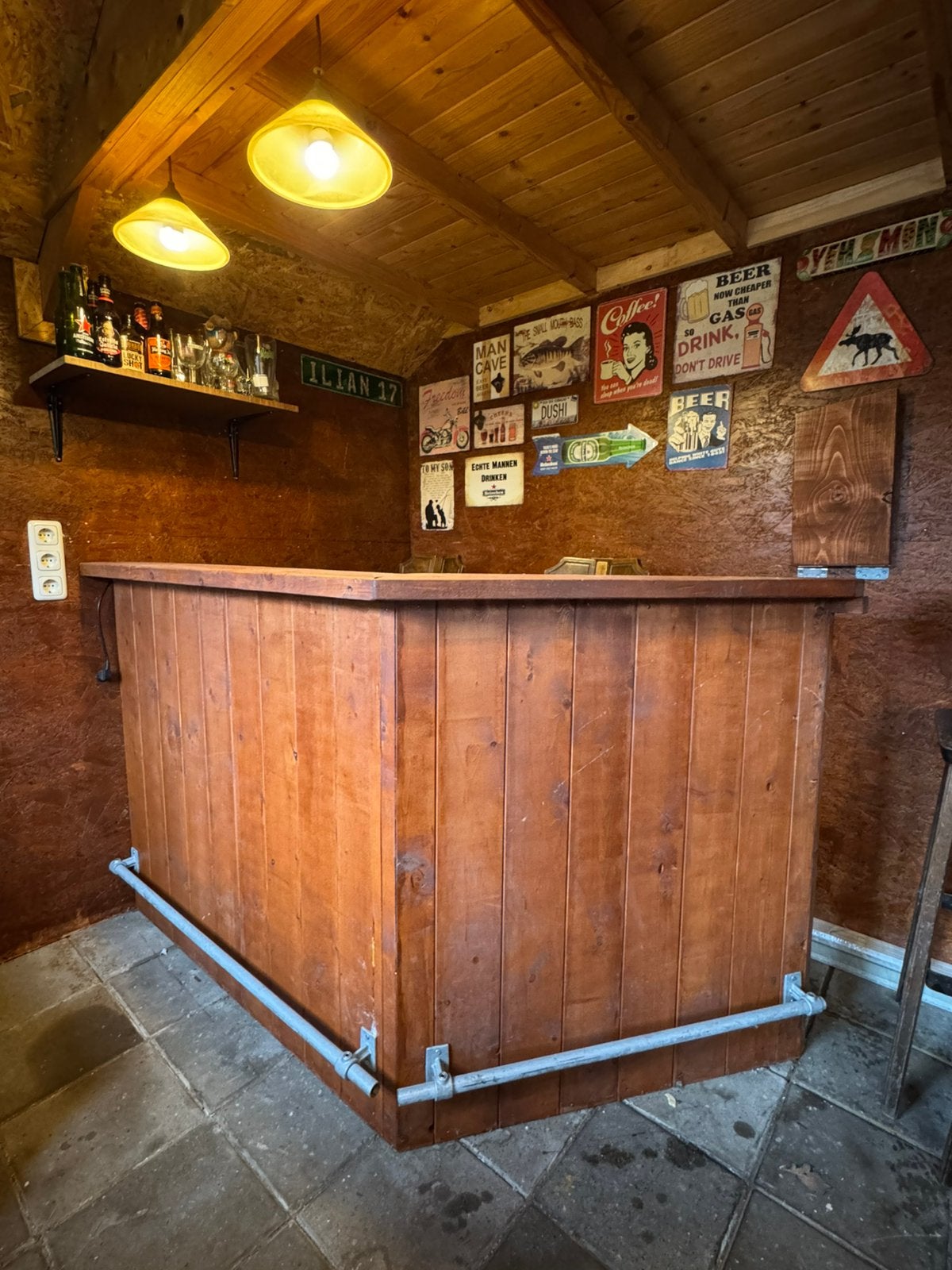 Houten mancave bar / thuisbar, Ophalen, Zo goed als nieuw