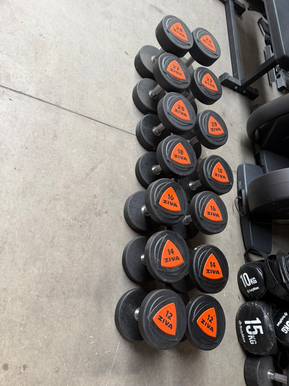 Ziva Rubberen Pu Dumbells 12kg t/m 28kg, Sport en Fitness, Ophalen, Zo goed als nieuw, Dumbbell