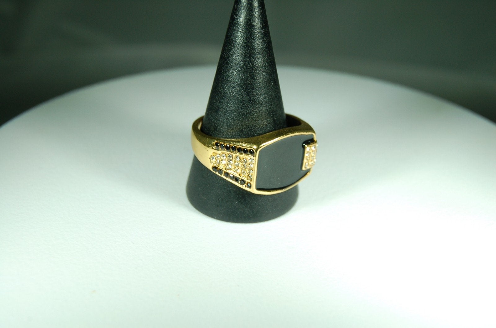 Mooie goudkleurige Heren ring mt. 11 met lak en zirkonia, Met kristal, Overige materialen, 20 of groter, Heer