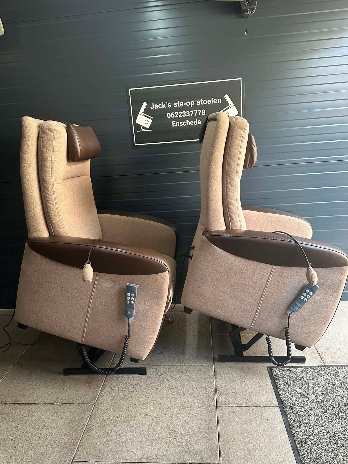 Sta op stoelen merk prominent, Huis en Inrichting, Fauteuils, Minder dan 75 cm, Ophalen of Verzenden, Zo goed als nieuw, Stof